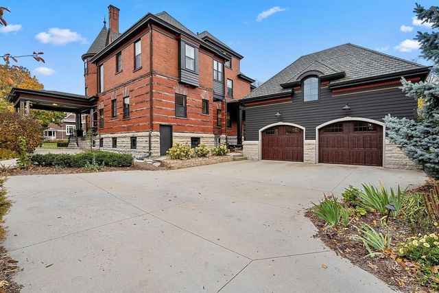 902 S MADISON STREET, Green Bay, WI 54301