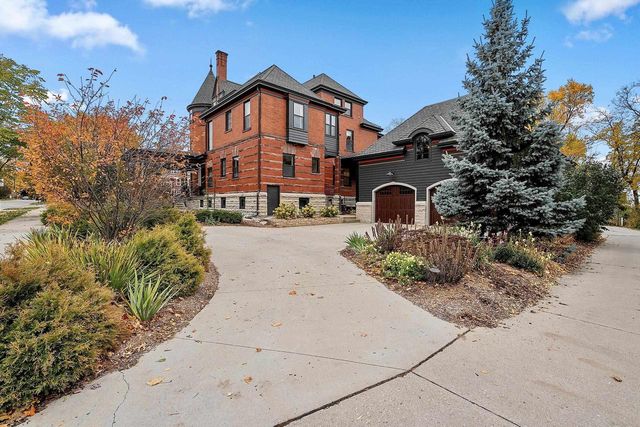 902 S MADISON STREET, Green Bay, WI 54301