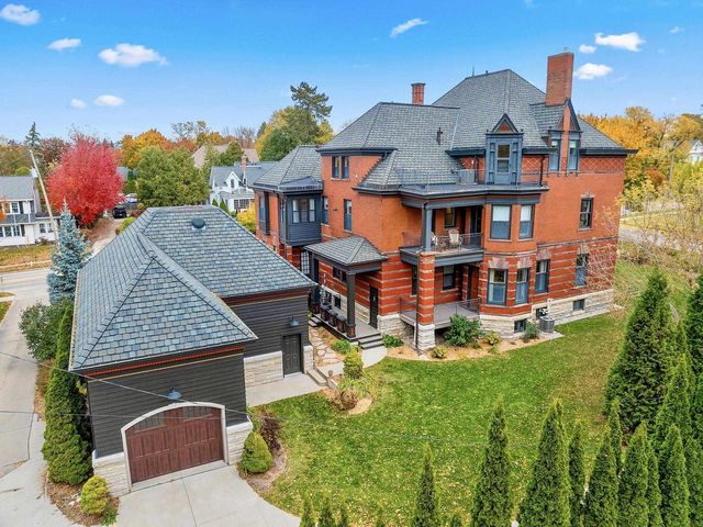 902 S MADISON STREET, Green Bay, WI 54301