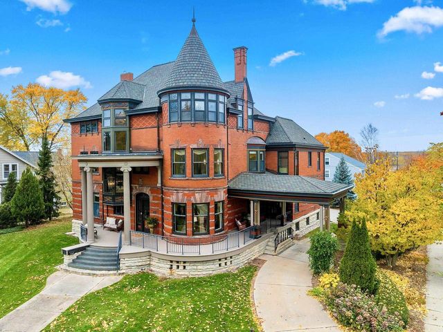 902 S MADISON STREET, Green Bay, WI 54301