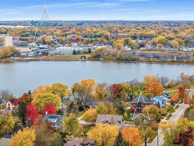 902 S MADISON STREET, Green Bay, WI 54301