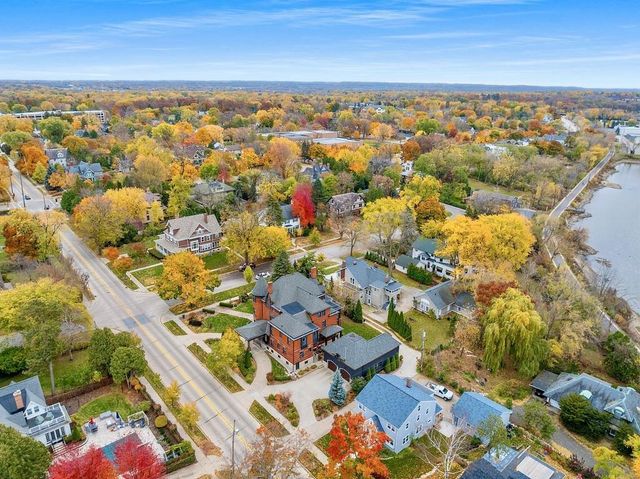 902 S MADISON STREET, Green Bay, WI 54301