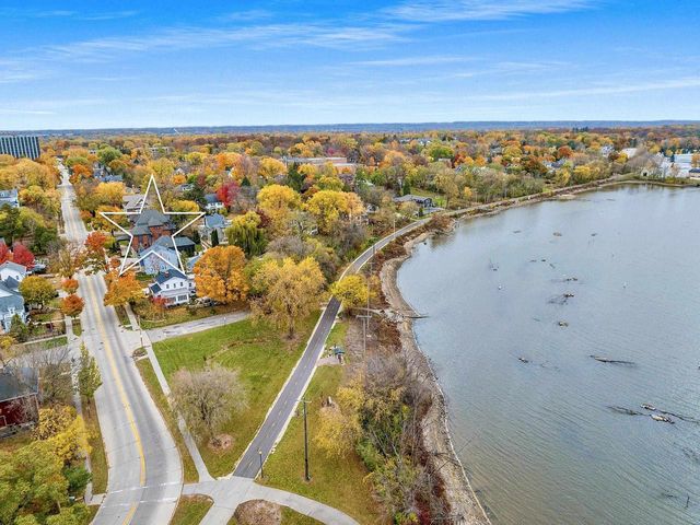 902 S MADISON STREET, Green Bay, WI 54301