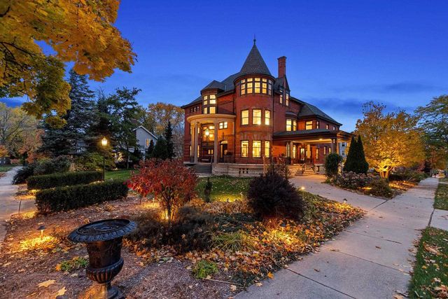 902 S MADISON STREET, Green Bay, WI 54301