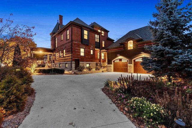 902 S MADISON STREET, Green Bay, WI 54301