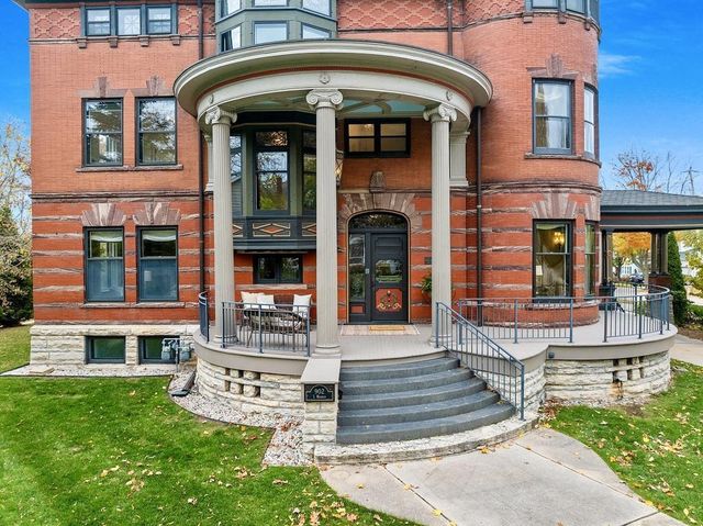 902 S MADISON STREET, Green Bay, WI 54301