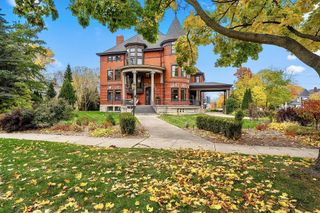 902 S MADISON STREET, Green Bay, WI 54301