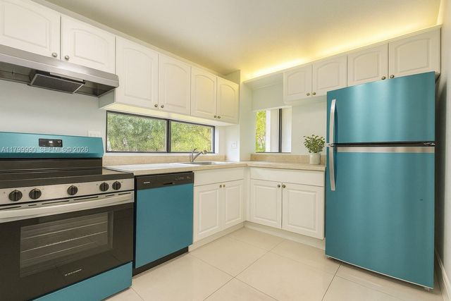 17021 N Bay Road 105, Sunny Isles Beach, FL 33160