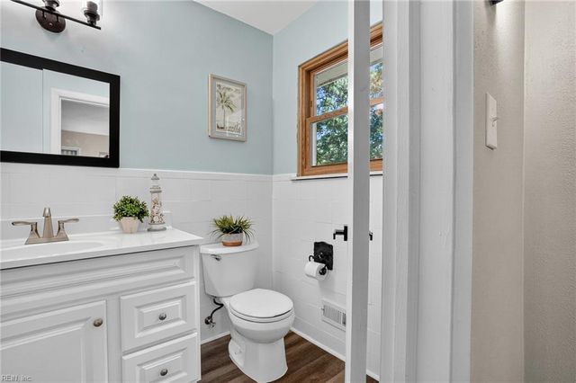 516 Caren Dr, Virginia Beach, VA 23452