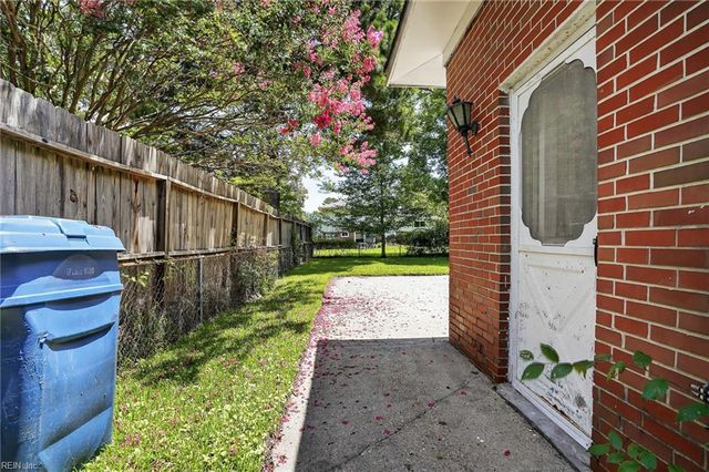 516 Caren Dr, Virginia Beach, VA 23452