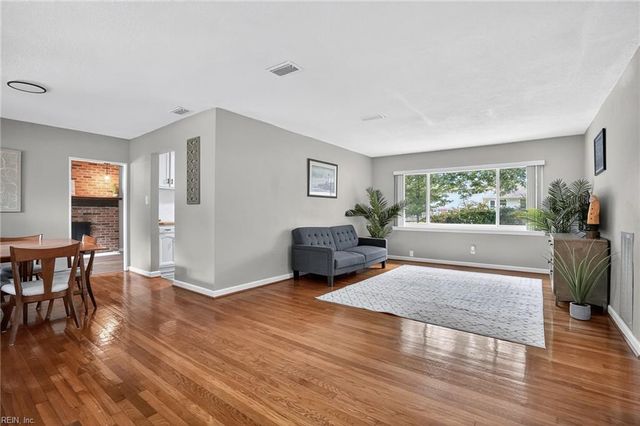 516 Caren Dr, Virginia Beach, VA 23452