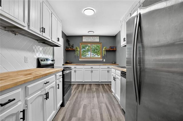 516 Caren Dr, Virginia Beach, VA 23452