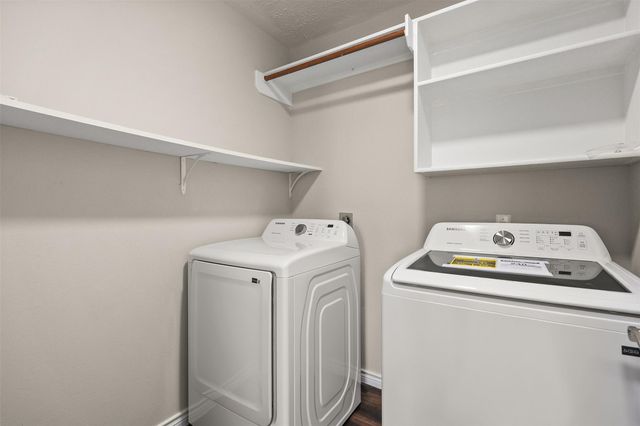 602 Oak Briar Drive, Kemah, TX 77565