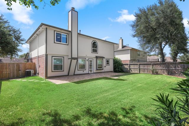 602 Oak Briar Drive, Kemah, TX 77565