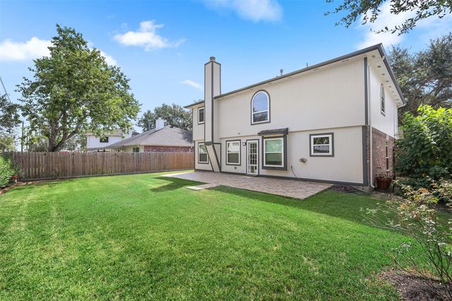 602 Oak Briar Drive, Kemah, TX 77565