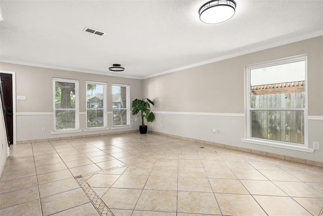 602 Oak Briar Drive, Kemah, TX 77565