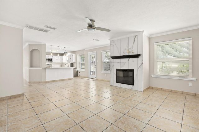 602 Oak Briar Drive, Kemah, TX 77565