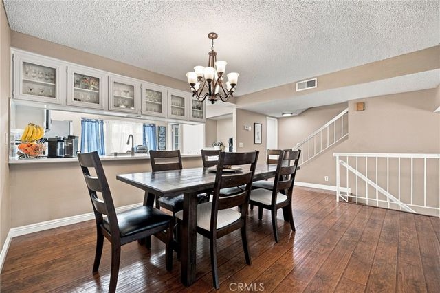 18360 Collins Street L, Tarzana, CA 91356
