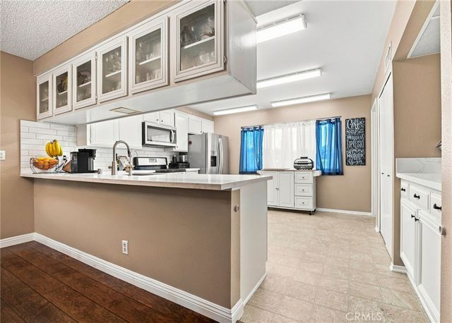 18360 Collins Street L, Tarzana, CA 91356