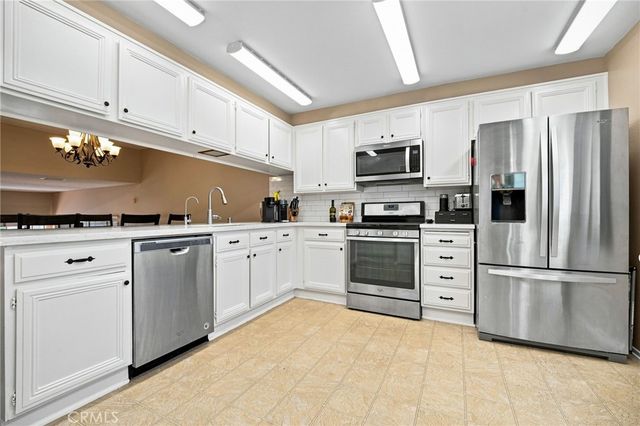 18360 Collins Street L, Tarzana, CA 91356