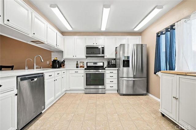 18360 Collins Street L, Tarzana, CA 91356