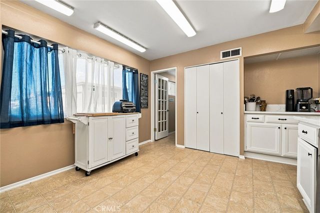 18360 Collins Street L, Tarzana, CA 91356