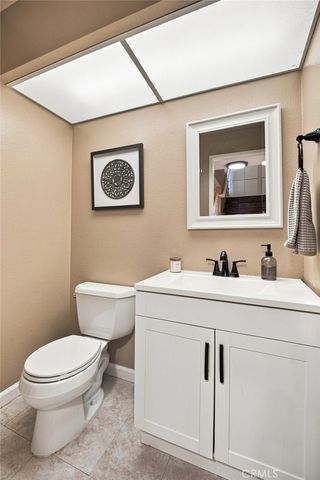 18360 Collins Street L, Tarzana, CA 91356