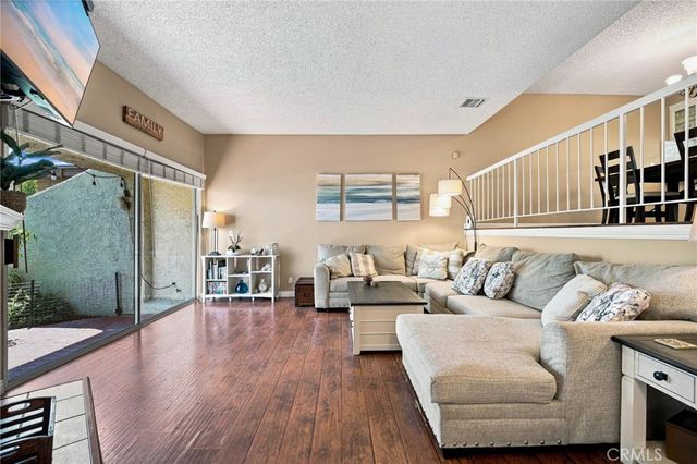 18360 Collins Street L, Tarzana, CA 91356