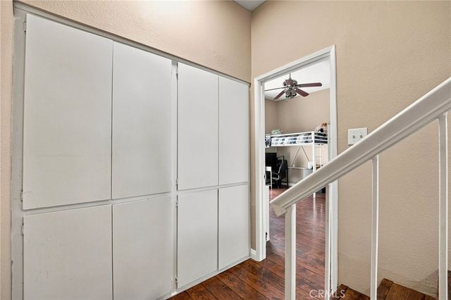 18360 Collins Street L, Tarzana, CA 91356