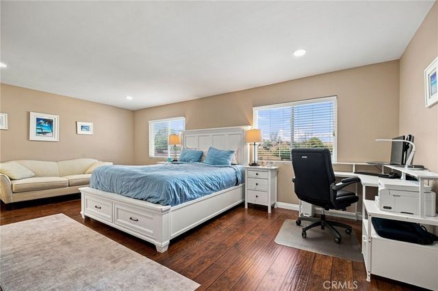18360 Collins Street L, Tarzana, CA 91356
