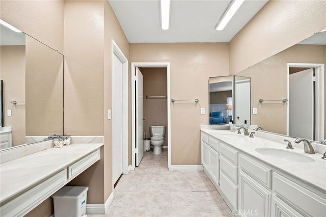 18360 Collins Street L, Tarzana, CA 91356