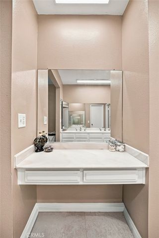 18360 Collins Street L, Tarzana, CA 91356