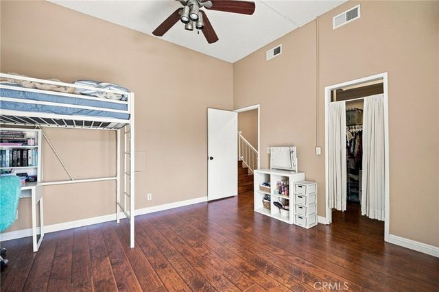 18360 Collins Street L, Tarzana, CA 91356