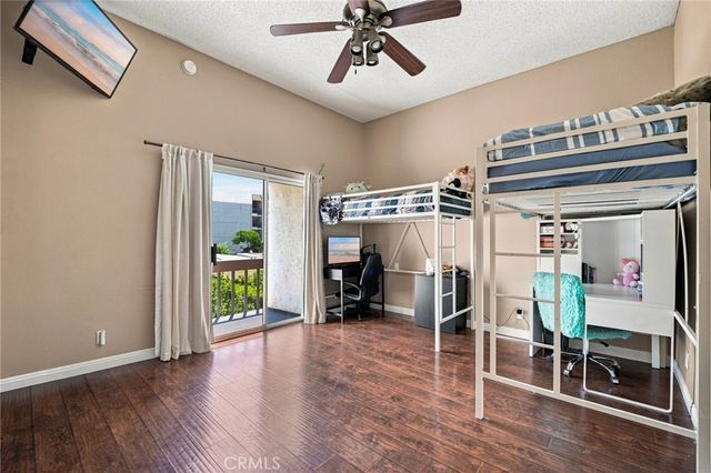 18360 Collins Street L, Tarzana, CA 91356
