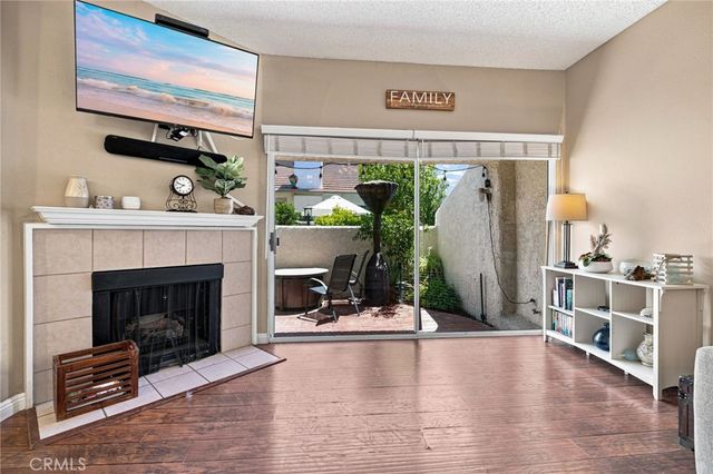18360 Collins Street L, Tarzana, CA 91356