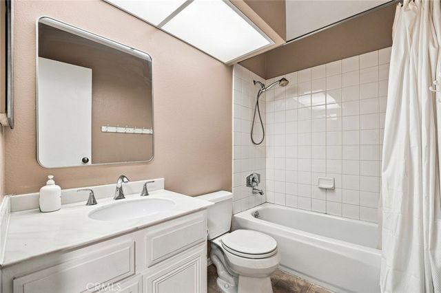 18360 Collins Street L, Tarzana, CA 91356