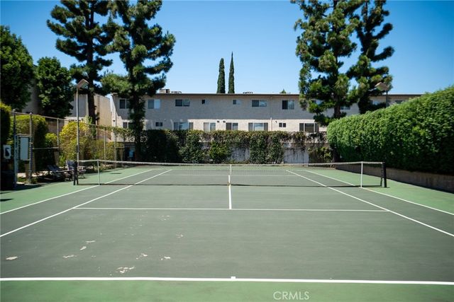 18360 Collins Street L, Tarzana, CA 91356
