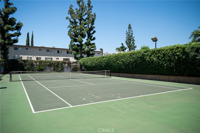 18360 Collins Street L, Tarzana, CA 91356