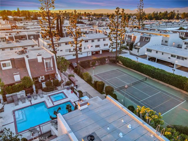 18360 Collins Street L, Tarzana, CA 91356