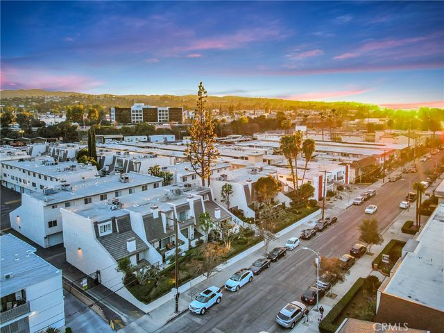 18360 Collins Street L, Tarzana, CA 91356