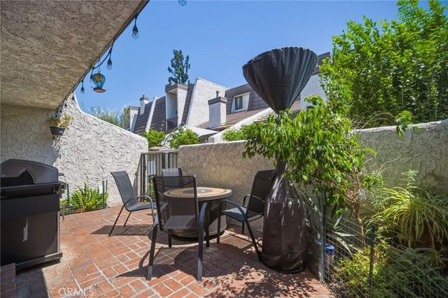 18360 Collins Street L, Tarzana, CA 91356