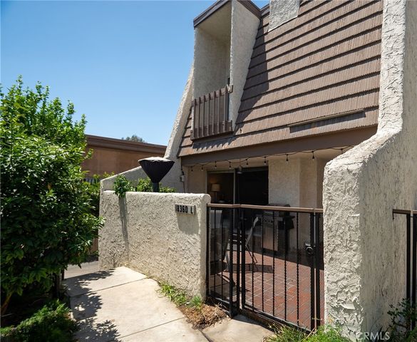 18360 Collins Street L, Tarzana, CA 91356