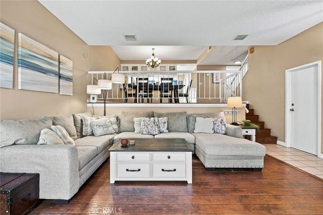18360 Collins Street L, Tarzana, CA 91356