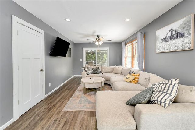 856 NW 1901 Road, Lone Jack, MO 64070