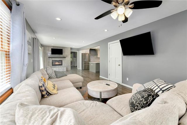 856 NW 1901 Road, Lone Jack, MO 64070