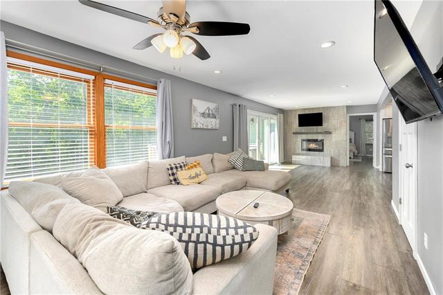 856 NW 1901 Road, Lone Jack, MO 64070