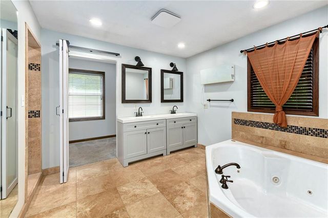 856 NW 1901 Road, Lone Jack, MO 64070
