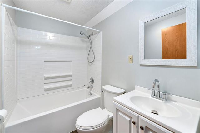856 NW 1901 Road, Lone Jack, MO 64070