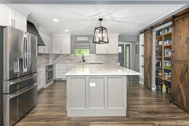 856 NW 1901 Road, Lone Jack, MO 64070