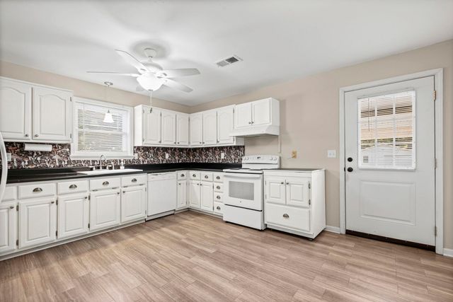 271 E WOODLAWN AVE, Brighton, TN 38011